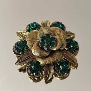 VINTAGE BROOCH Floral Gold Tone Textured Emerald Colour Rhinestones Glamour Chic